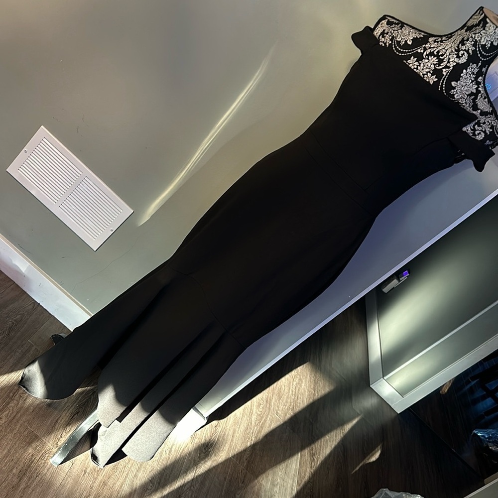 Xscape

Off-The-Shoulder Flounce-Hem Dress